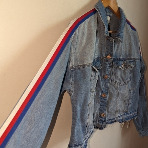FOREVER 21 Light Wash Cropped Bohemian Raw Edges Jean Jacket Size Medium - Picture 5 of 12